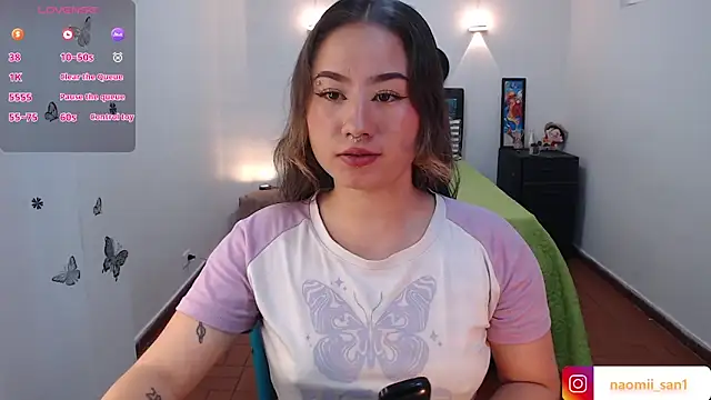 Snapshot of naomii_san chatting on September 30, 2025, 10:04 pm naomii san online show from September 30, 2025, 10:04 pm