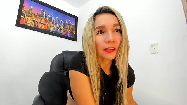 Ms lunaRose online show from December 3, 2025, 3:21 pm