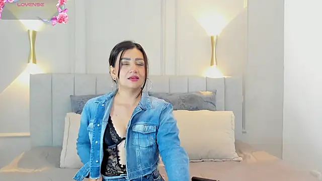 victoria bourne online show from November 7, 2025, 7:25 pm