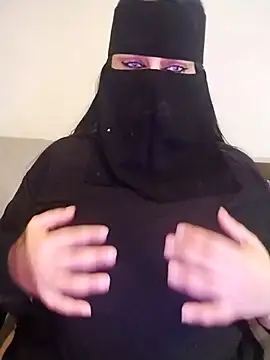 lilyan12 online show from April 26, 2026, 11:02 pm