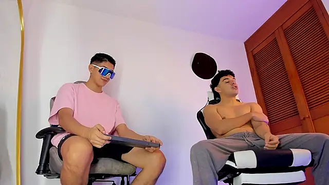 sotooliver3 online show from November 3, 2025, 8:32 pm