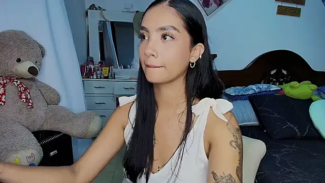 mia yireth online show from October 8, 2025, 12:19 am