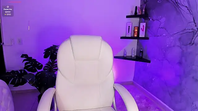 Lilokat  online show from November 9, 2025, 3:38 am