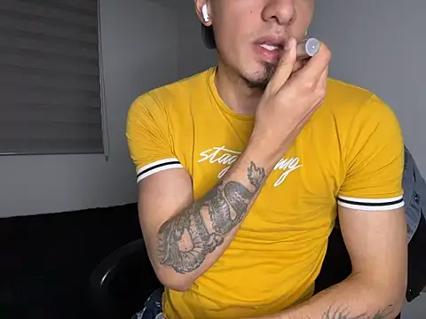 Snapshot of Juliopaspi chatting on April 16, 2026, 4:02 am Juliopaspi online show from April 16, 2026, 4:02 am