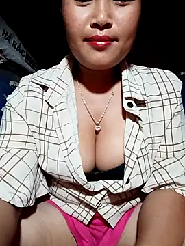 maycuc123 online show from September 14, 2025, 1:21 pm