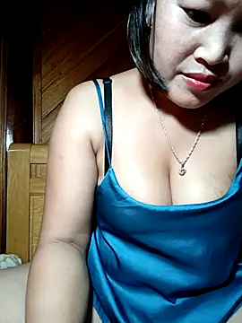 maycuc123 online show from October 14, 2025, 6:36 am