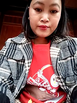 maycuc123 online show from January 16, 2026, 12:47 am