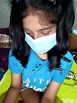 Snapshot of emali_baba chatting on December 5, 2025, 4:54 am emali baba online show from December 5, 2025, 4:54 am