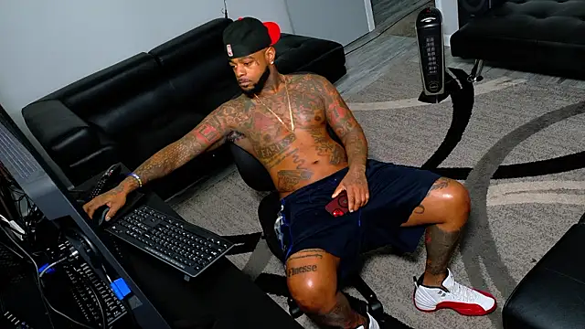 SLANGONDEMHOES online show from February 3, 2026, 7:24 am