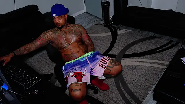 SLANGONDEMHOES online show from May 19, 2026, 8:37 pm