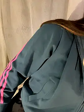 Hinne07 online show from December 18, 2025, 12:49 am