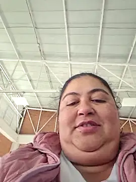 curvy diva  online show from April 16, 2026, 11:22 am