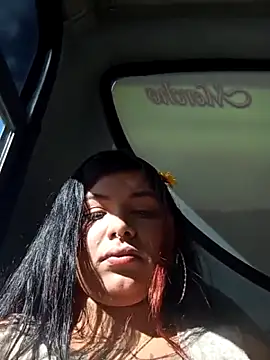 snow belle online show from October 15, 2025, 8:09 pm