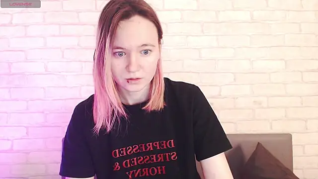 Ericha Stone online show from April 18, 2026, 1:53 am