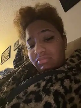 StylishEchium online show from October 29, 2025, 5:42 am