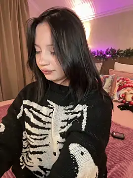 YourLittleDevil online show from December 21, 2025, 1:40 pm