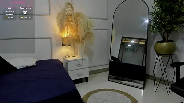 Emilywillis8 online show from November 20, 2025, 1:22 pm