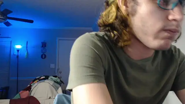 Snapshot of zacthefeetguy chatting on December 21, 2025, 10:11 am zacthefeetguy online show from December 21, 2025, 10:11 am