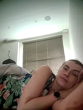 Carolinemiam online show from June 1, 2026, 7:43 am