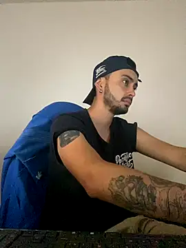 Snapshot of cristopher_wallacee chatting on October 20, 2025, 10:32 pm cristopher wallacee online show from October 20, 2025, 10:32 pm