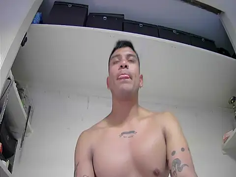 Snapshot of Romario28 chatting on October 1, 2025, 12:27 am Romario28 online show from October 1, 2025, 12:27 am