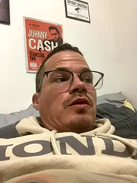 Snapshot of johnnyells51 chatting on November 22, 2025, 6:01 am johnnyells51 online show from November 22, 2025, 6:01 am