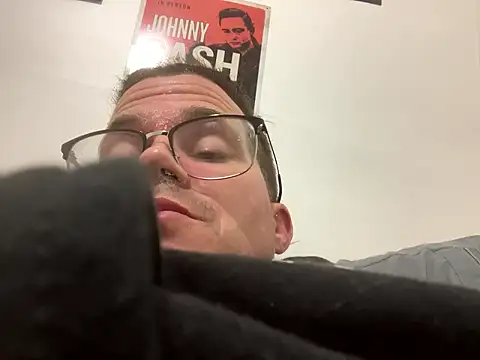 Snapshot of johnnyells51 chatting on March 6, 2026, 8:22 am johnnyells51 online show from March 6, 2026, 8:22 am