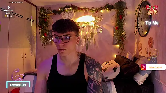 Snapshot of estebandi_do chatting on December 18, 2025, 10:43 am estebandi do online show from December 18, 2025, 10:43 am