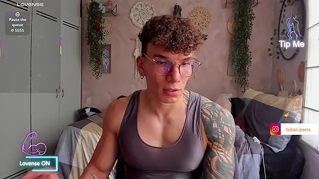 Snapshot of estebandi_do chatting on February 4, 2026, 8:25 pm estebandi do online show from February 4, 2026, 8:25 pm