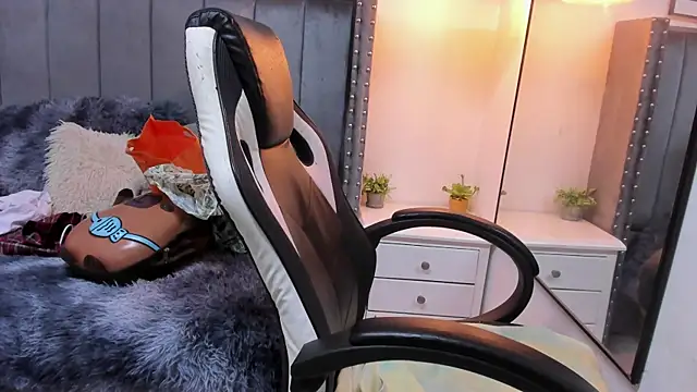 Miyu Komori online show from April 17, 2026, 8:01 pm