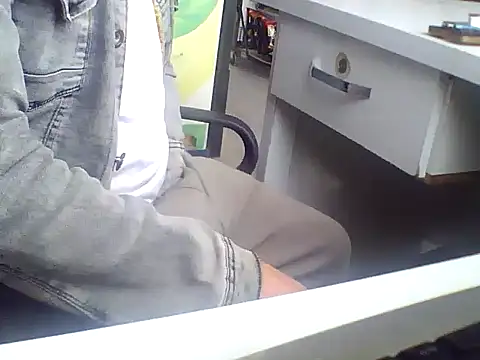 AMCIKSEVER42 online show from December 16, 2025, 12:32 pm