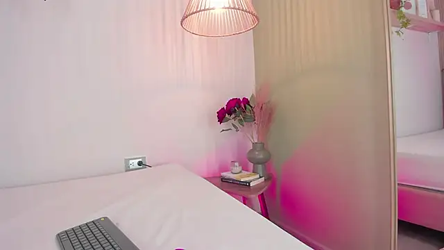 Cristalfoxy  online show from November 15, 2025, 7:43 pm