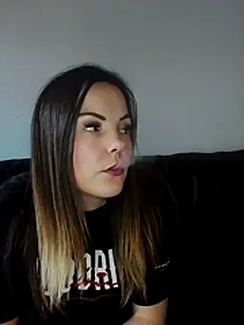 SexyLoLoUK online show from December 2, 2025, 1:39 pm