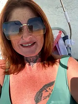 Snapshot of IrishmilfAnna chatting on October 19, 2025, 10:27 am IrishmilfAnna online show from October 19, 2025, 10:27 am