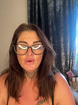 Snapshot of IrishmilfAnna chatting on April 24, 2026, 9:12 am IrishmilfAnna online show from April 24, 2026, 9:12 am