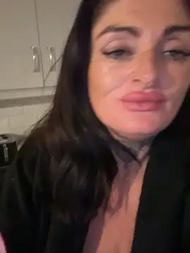 Snapshot of IrishmilfAnna chatting on April 29, 2026, 9:10 pm IrishmilfAnna online show from April 29, 2026, 9:10 pm