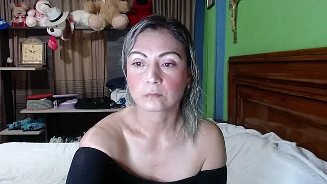  Charlize theron  online show from November 4, 2025, 11:37 pm