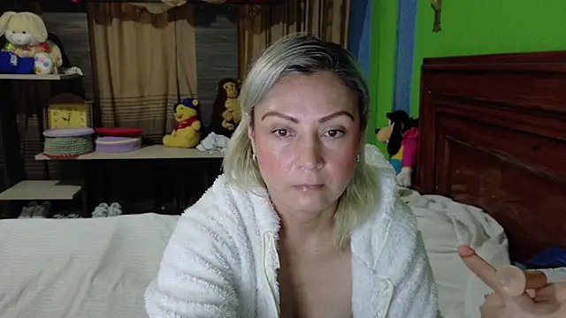  Charlize theron  online show from February 3, 2026, 2:53 am