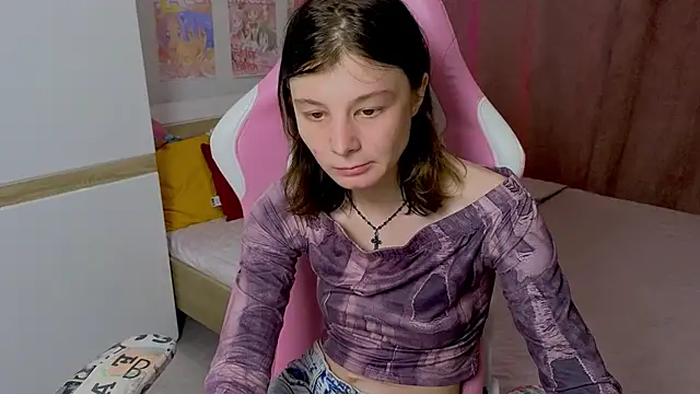 Snapshot of EllinEverly chatting on June 21, 2026, 10:01 pm EllinEverly online show from June 21, 2026, 10:01 pm