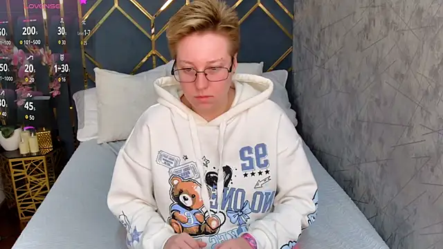 AlexandraGreen online show from October 22, 2025, 4:07 pm