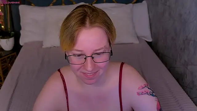 AlexandraGreen online show from June 6, 2026, 9:08 pm