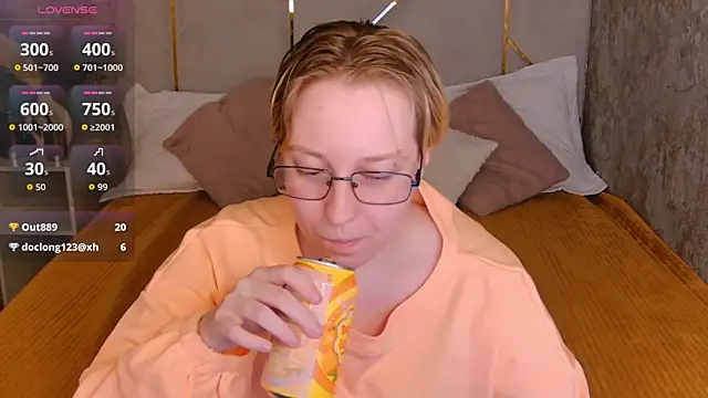 Snapshot of AlexandraGreen chatting on June 13, 2026, 5:22 pm AlexandraGreen online show from June 13, 2026, 5:22 pm