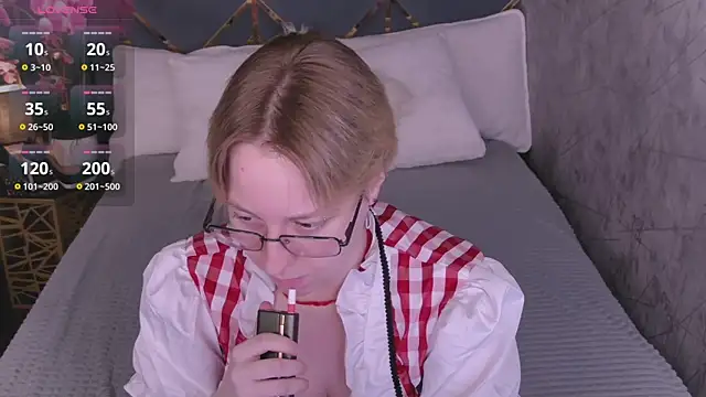 Snapshot of AlexandraGreen chatting on June 14, 2026, 4:31 pm AlexandraGreen online show from June 14, 2026, 4:31 pm