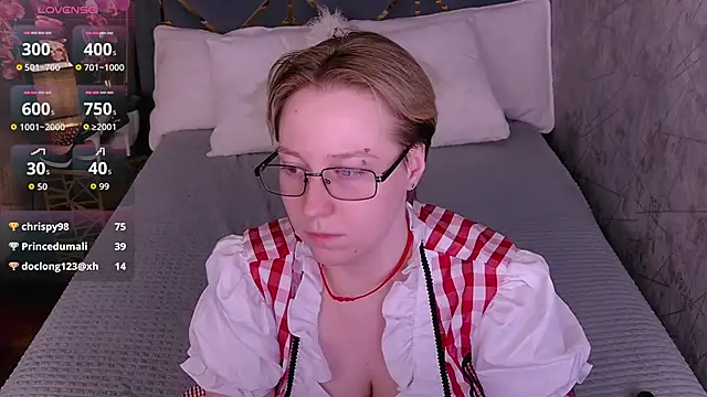 Snapshot of AlexandraGreen chatting on June 15, 2026, 4:36 am AlexandraGreen online show from June 15, 2026, 4:36 am
