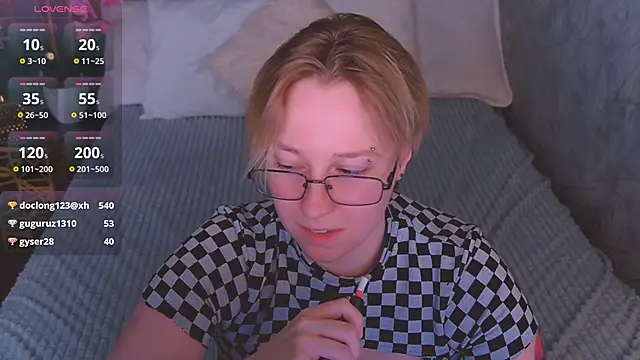 Snapshot of AlexandraGreen chatting on June 22, 2026, 3:47 am AlexandraGreen online show from June 22, 2026, 3:47 am