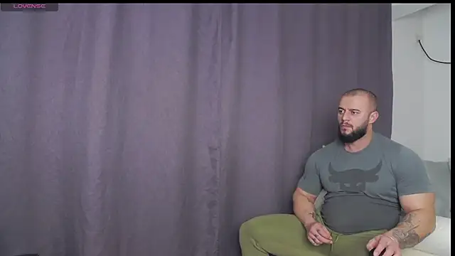 Snapshot of RickyMiami1 chatting on December 2, 2025, 8:26 pm RickyMiami1 online show from December 2, 2025, 8:26 pm