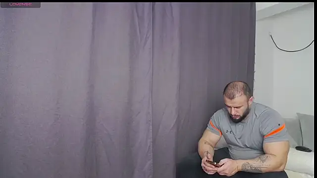 Snapshot of RickyMiami1 chatting on January 7, 2026, 6:54 pm RickyMiami1 online show from January 7, 2026, 6:54 pm