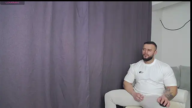 Snapshot of RickyMiami1 chatting on February 25, 2026, 6:39 pm RickyMiami1 online show from February 25, 2026, 6:39 pm