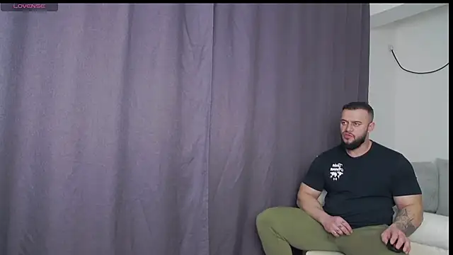 Snapshot of RickyMiami1 chatting on March 4, 2026, 6:58 pm RickyMiami1 online show from March 4, 2026, 6:58 pm