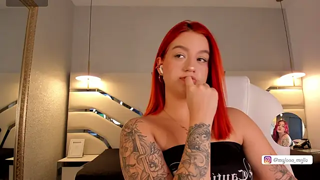 Julieth Rojas online show from September 12, 2025, 4:12 am